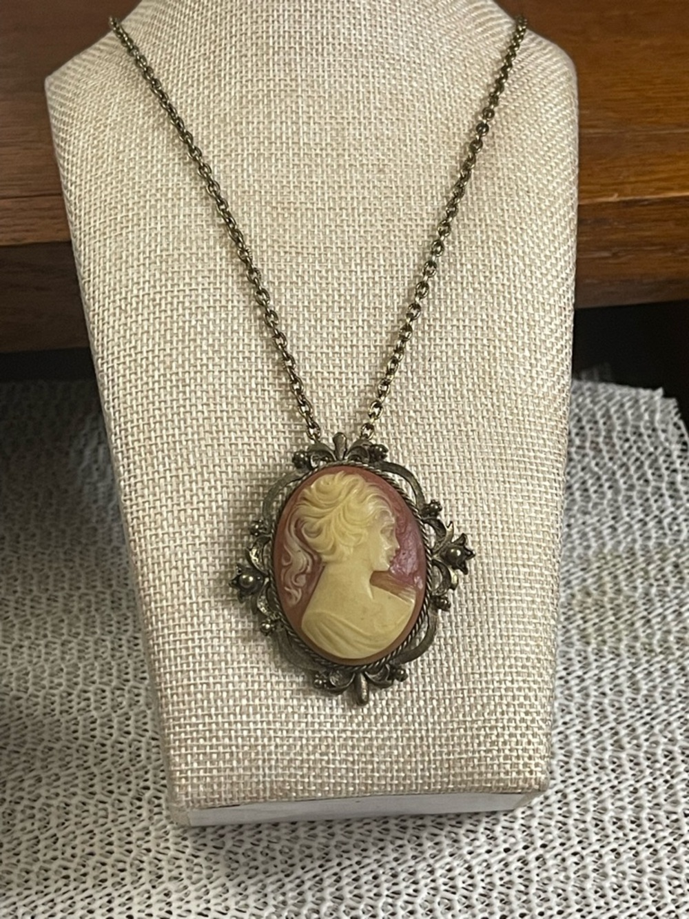 Vintage Cameo  Necklace/brooch combination, good condition 24”